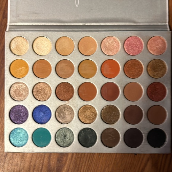 Eyeshadow palette - Picture 2 of 5